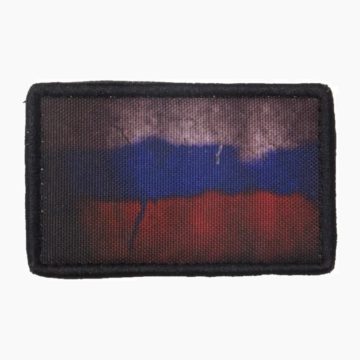 Флаг России в сумерках